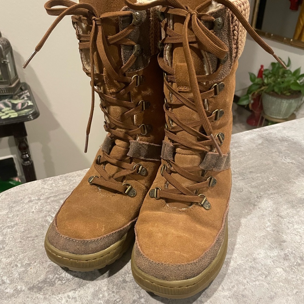 Brown Lace-Up Winter Boots